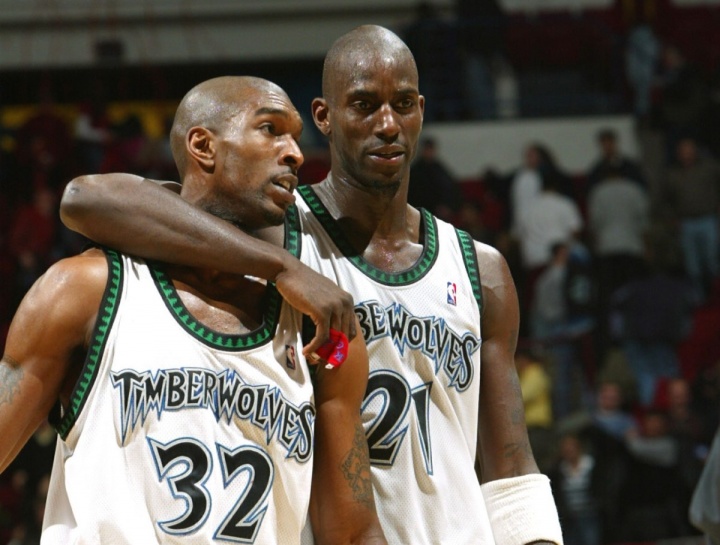 开云APP下载-小卡结果将如何？森林狼2000年阴阳合同成为NBA管理层的永恒噩梦