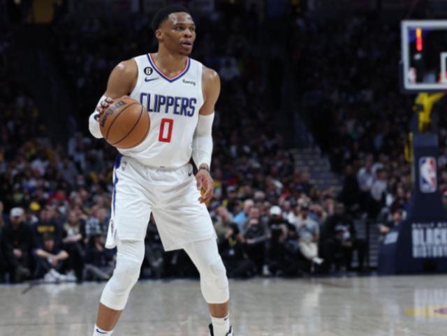 开云娱乐-末节两失误瑕不掩瑜 快艇输了但韦少表现赢得尊重