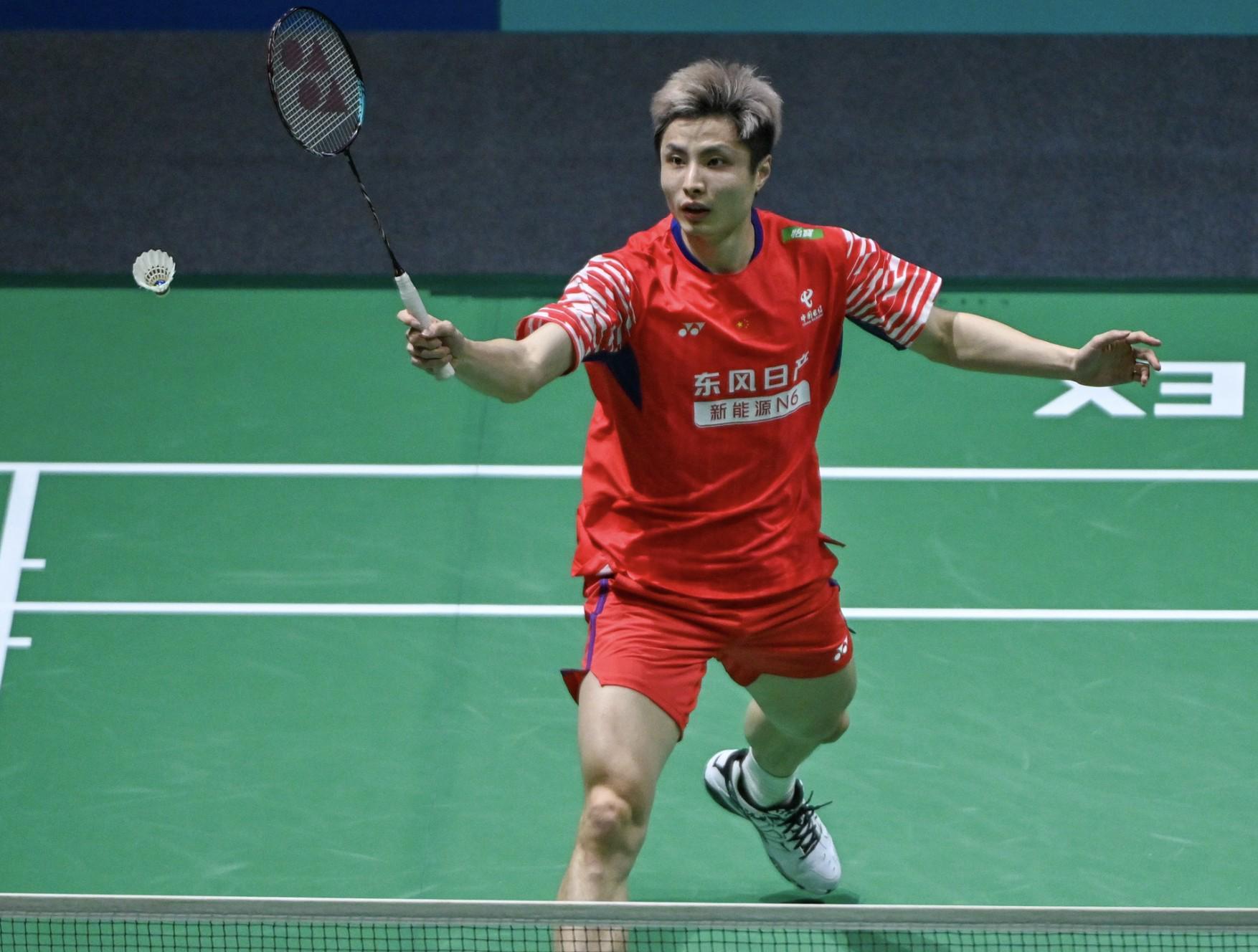 开云娱乐-全英羽毛球赛：卫冕冠军石宇奇1-2不敌拉克什亚，遭遇一轮游