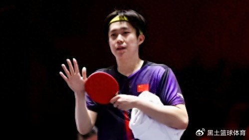 王楚钦：从背伤阴霾到世界第一，他用球拍撕开国乒新传奇|新加坡|大满贯|男单决赛|张本智和|男队_新浪体育_新浪新闻