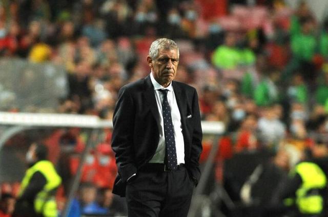 开云体育-龟派大师桑托斯：战术死板到极致 遇三后卫就歇菜